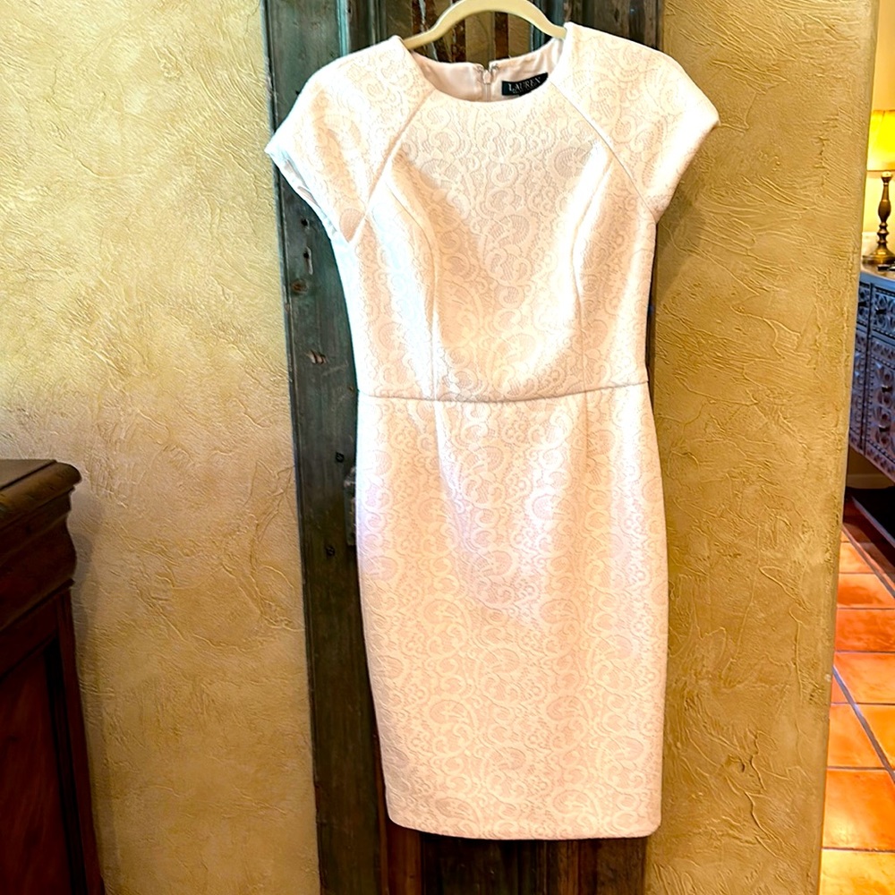 Ivory Lauren lace textured dress.in Excellent used condition. Size 2